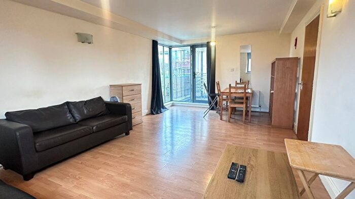 3 Bedroom Flat To Rent In Commercial Road, London, E1