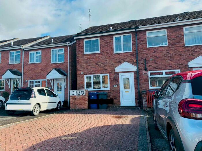 2 Bedroom Town House To Rent In Kimberley Drive, Uttoxeter, ST14