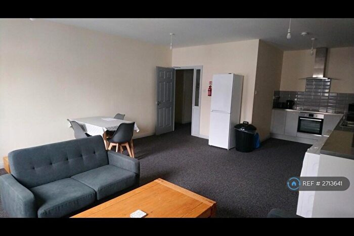 3 Bedroom Flat To Rent In The Square, Kenilworth, CV8