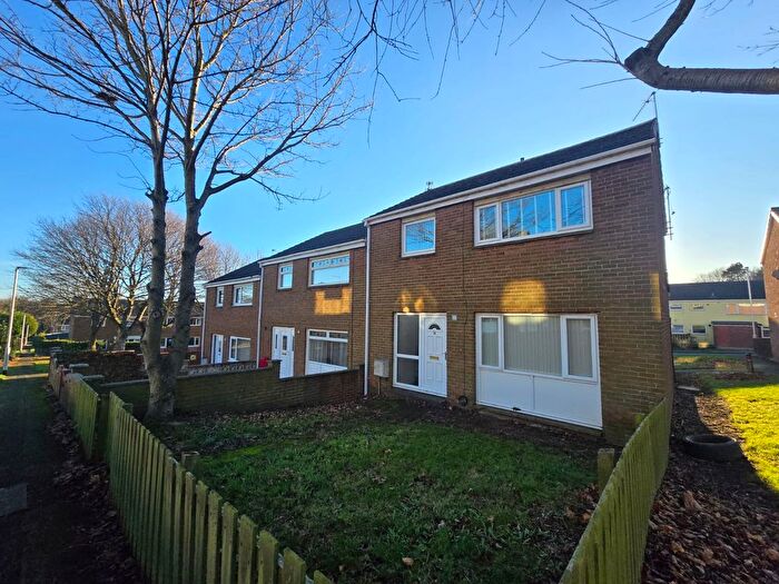 3 Bedroom Semi-Detached House For Sale In Tiree Close, Brandon, DH7