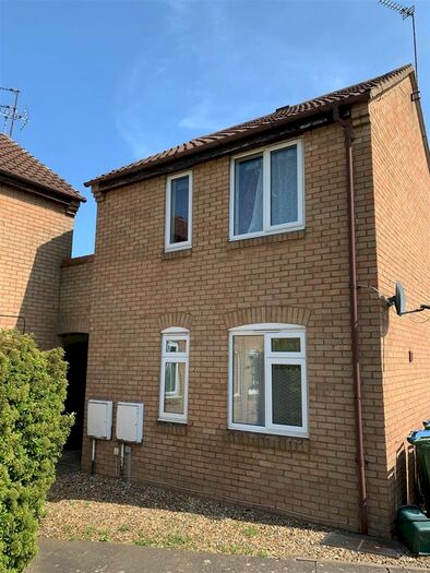 1 Bedroom Flat To Rent In Foster Close, Aylesbury, Aylesbury, HP20