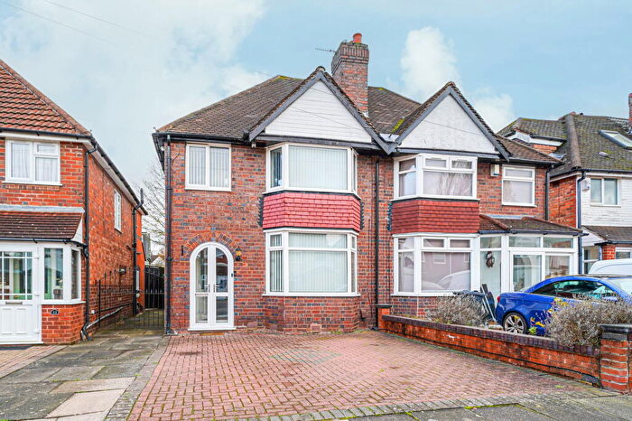 4 Bedroom Semi Detached House For Sale In Temple Avenue, Hall Green, B28