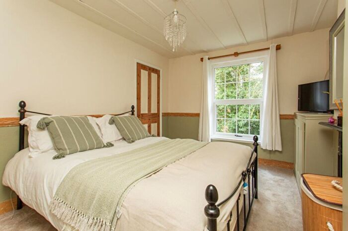 2 Bedroom Cottage For Sale In Park Lane, Preston, CT3