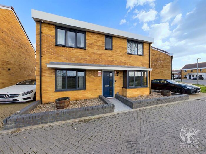 4 Bedroom Detached House For Sale In Pintail Close, East Tilbury, RM18
