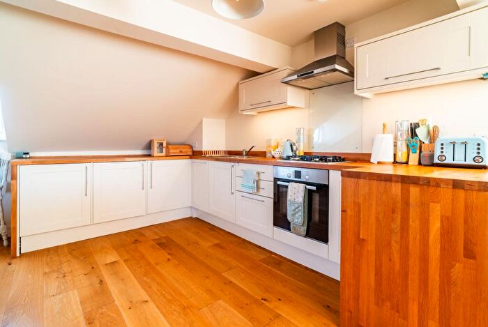 1 Bedroom Flat For Sale In Marine Parade, Tywyn, LL36