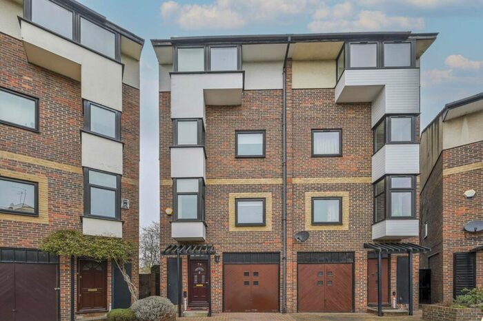 5 Bedroom House To Rent In Barnfield Place, Isle Of Dogs, London, E14