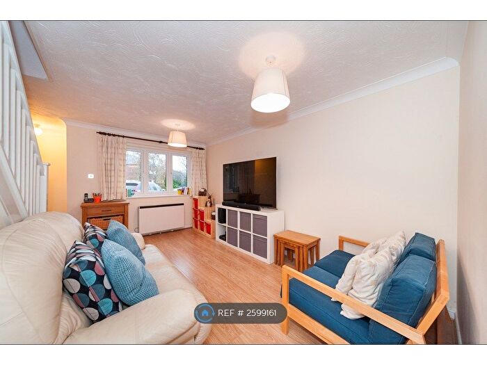 2 Bedroom Terraced House To Rent In Varsity Drive, Twickenham, TW1