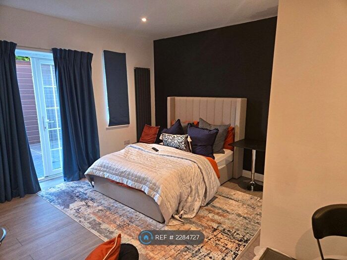 Studio To Rent In Cleveland Way, Stevenage, SG1