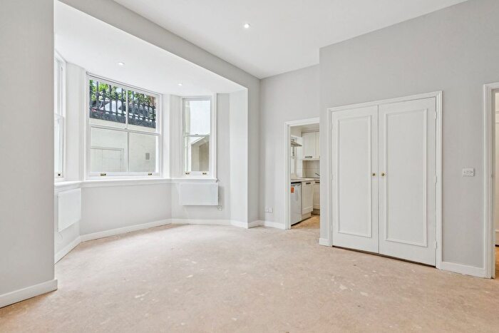 Studio To Rent In Earl's Court Square, Earl's Court, London, SW5