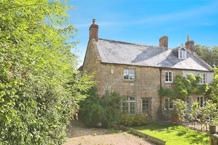 3 Bedroom Semi-detached House For Sale In The Cross, Childswickham, Broadway, Worcestershire, WR12