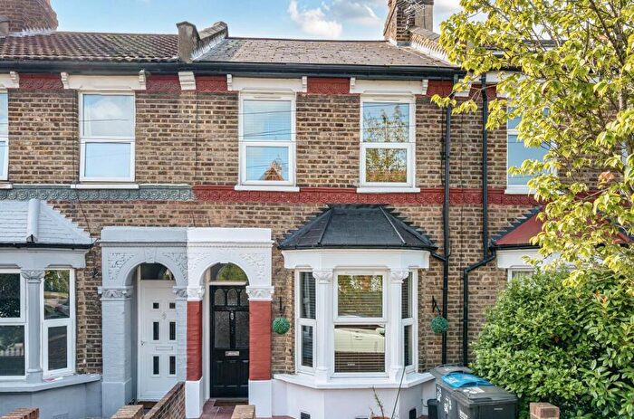 3 Bedroom Terraced House For Sale In Oakley Road, London, SE25