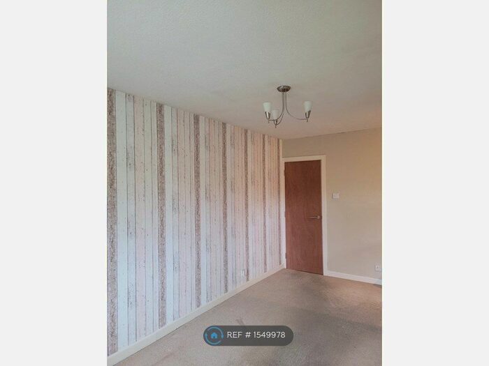 1 Bedroom Flat To Rent In Millersdale Court, Glossop, SK13