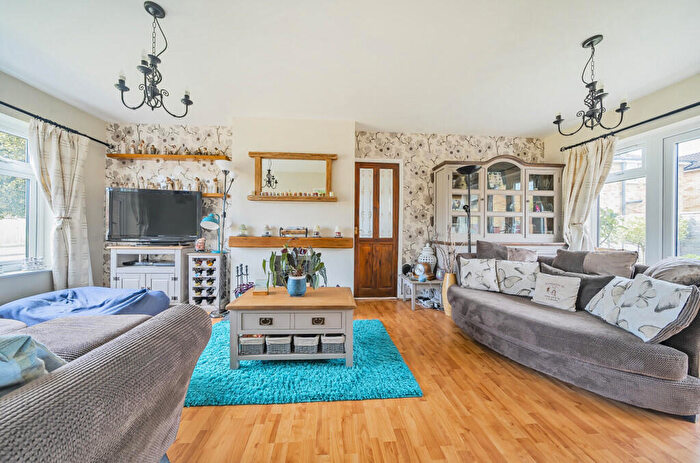 5 Bedroom Detached House For Sale In Meadow Way, Theale, Reading, RG7