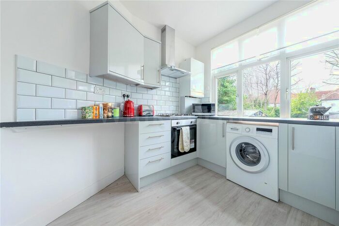1 Bedroom Flat To Rent In Hallswelle Road, London, NW11