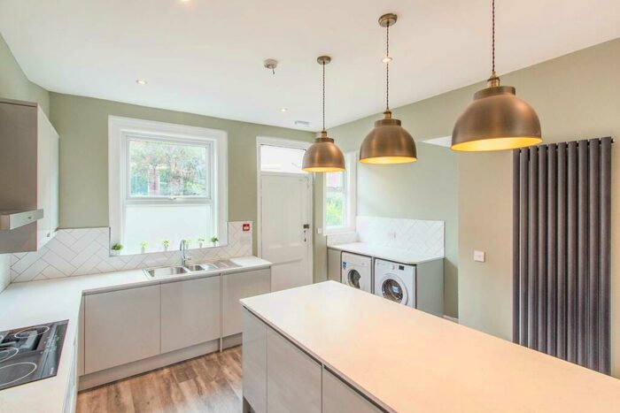 6 Bedroom Terraced House To Rent In Headingley Avenue, Headingley, Leeds, LS6