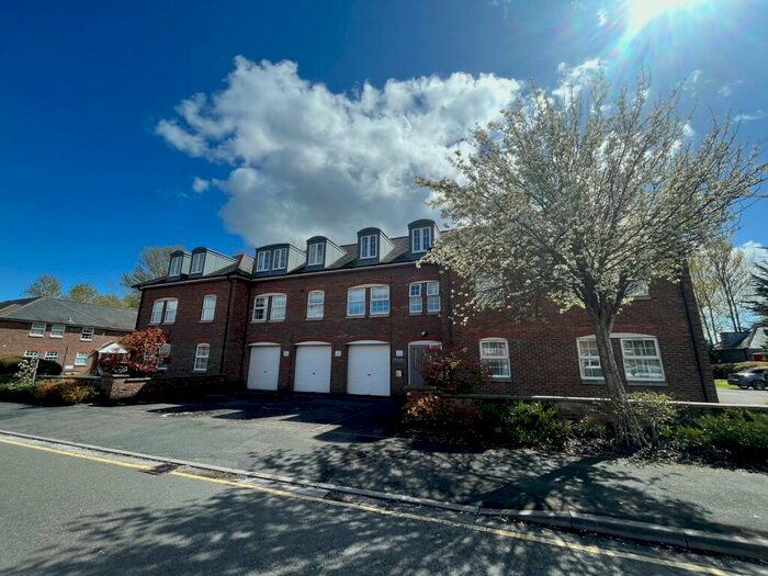 2 Bedroom Apartment To Rent In Dragoon Way, Christchurch, BH23