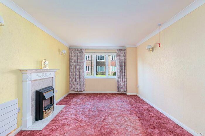 2 Bedroom Retirement Property For Sale In Portland Road, East Grinstead, RH19
