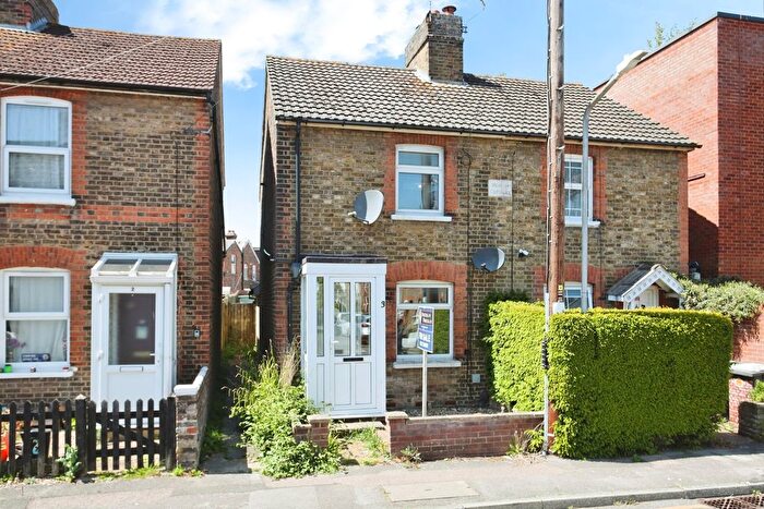2 Bedroom Semi Detached House For Sale In Holford Street, Tonbridge, Kent, TN9
