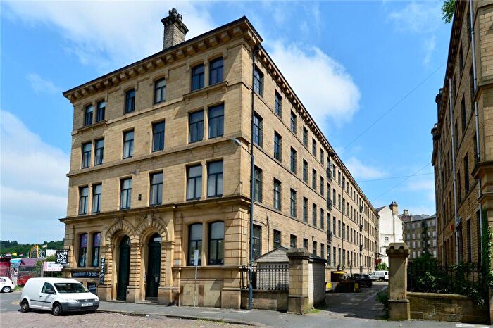 2 Bedroom Apartment To Rent In City Mills, - Mill Street, Bradford, West Yorkshire, BD1