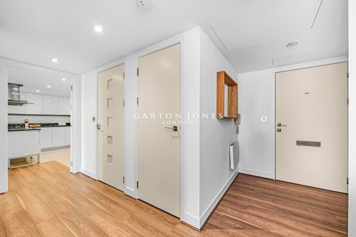 2 Bedroom Flat To Rent In Centurion Building, Queenstown Road, London, SW11