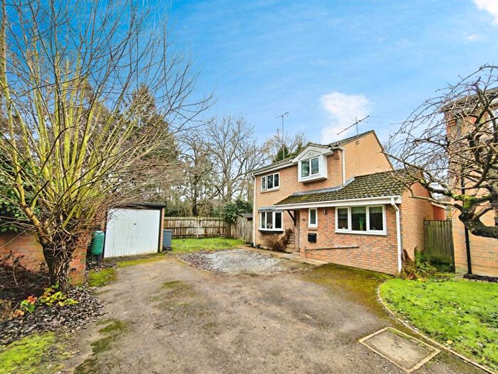 4 Bedroom Detached House For Sale In Swallow Way, Wokingham, RG41