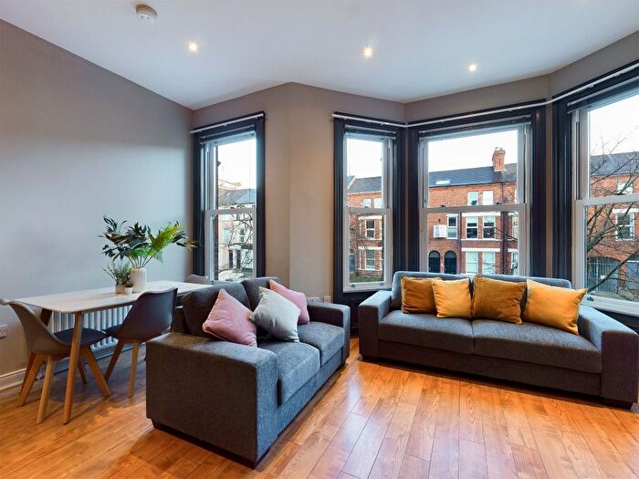 4 Bedroom Flat To Rent In Eglantine Avenue, Belfast, BT9