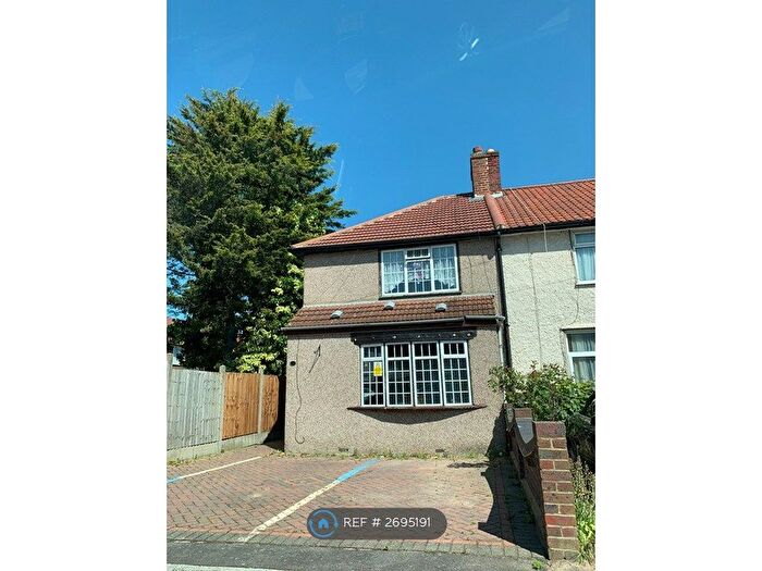 2 Bedroom End Of Terrace House To Rent In Bentry Close, Essex, RM8