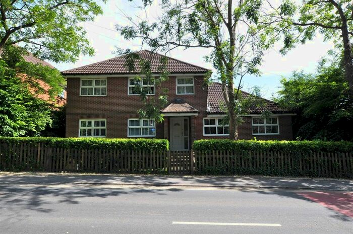 2 Bedroom Flat To Rent In High Street, Heathfield, TN21