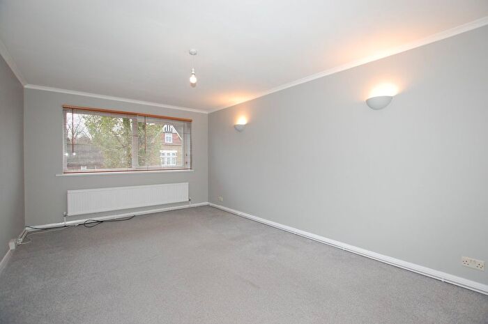 1 Bedroom Flat To Rent In Bromley Grove, Bromley, BR2