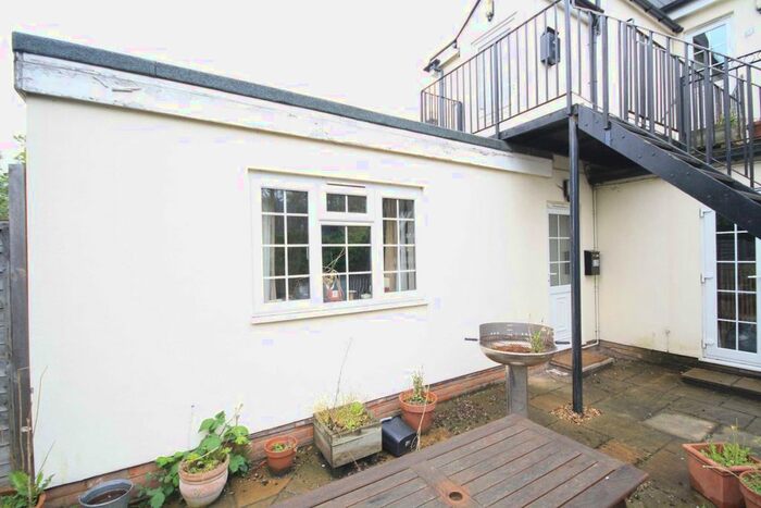 1 Bedroom Flat To Rent In Richmond Road, Twickenham, TW1