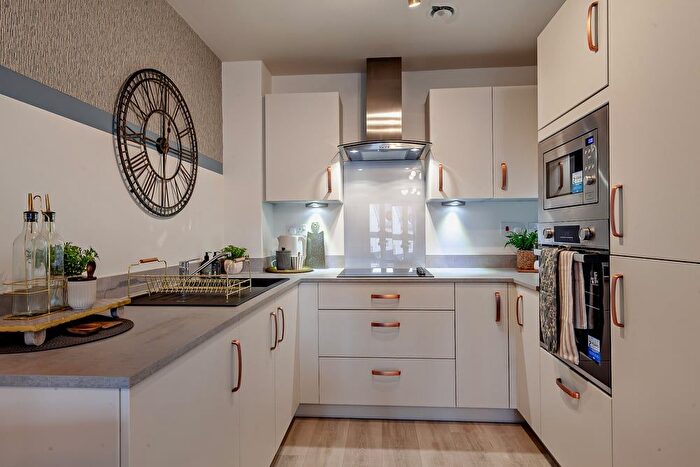 2 Bedroom Flat To Rent In High Street, Dunmow, CM6