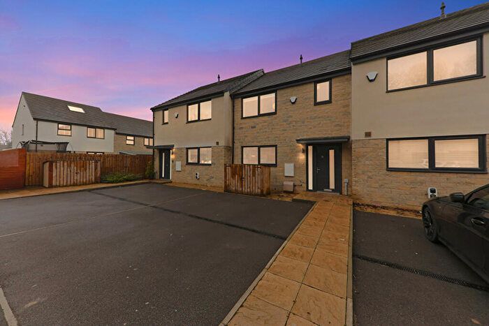 3 Bedroom Town House For Sale In Park Meadow Lane, Leeds, LS12
