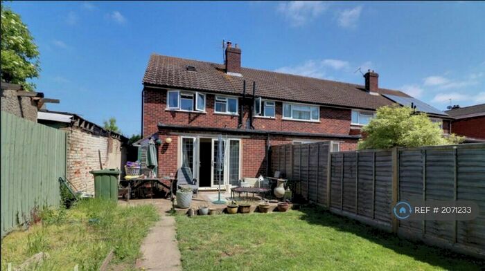 4 Bedroom End Of Terrace House To Rent In Bridge Close, Slough, SL1