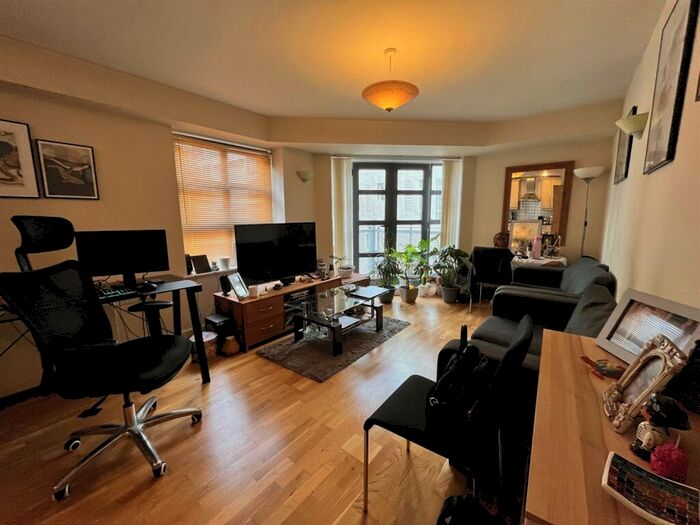 2 Bedroom Apartment To Rent In Navigation House, Ducie Street, Manchester, M1