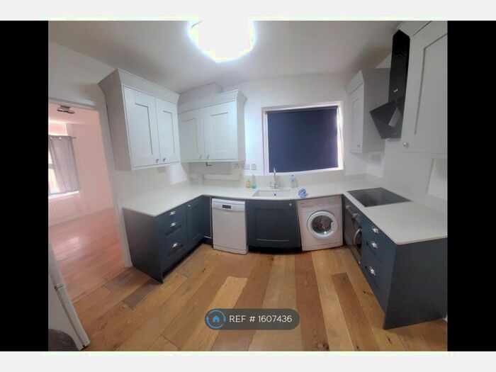 2 Bedroom Maisonette To Rent In Campbell Croft, Edgware, HA8