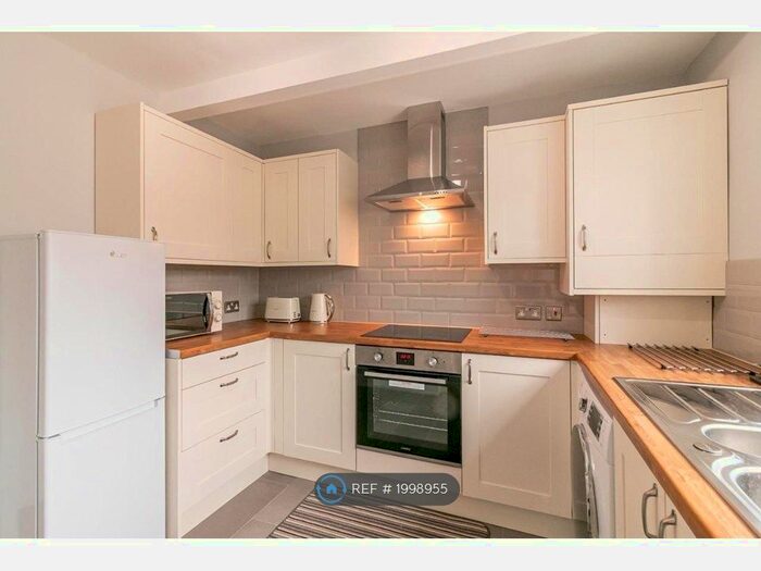 4 Bedroom Semi-Detached House To Rent In Archers Way, Letchworth Garden City, SG6