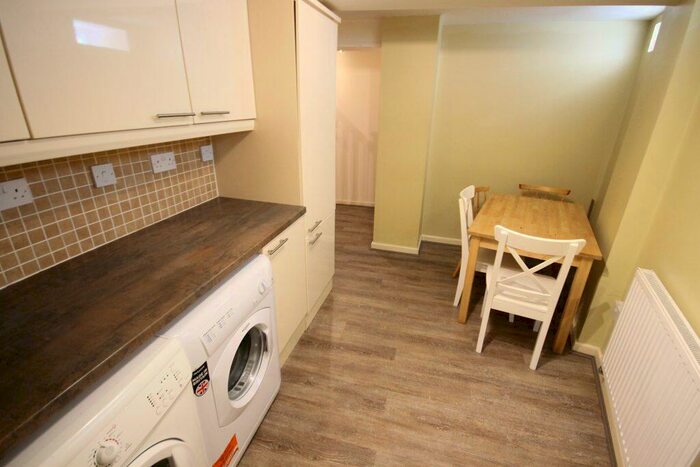 8 Bedroom Terraced House To Rent In Brudenell Avenue, Hyde Park, Leeds, LS6