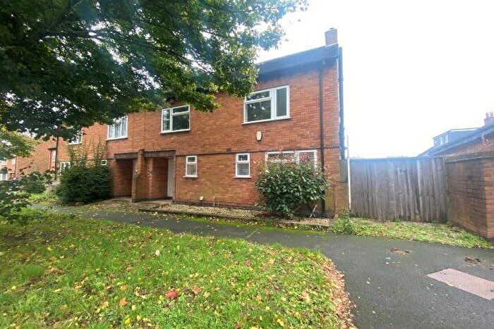 3 Bedroom Semi-Detached House To Rent In East View, Tamworth, B77