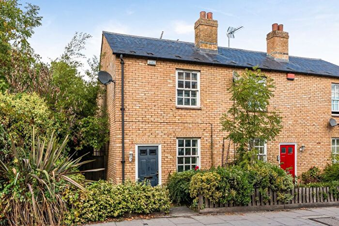 2 Bedroom End Of Terrace House For Sale In Windmill Hill, Enfield, EN2