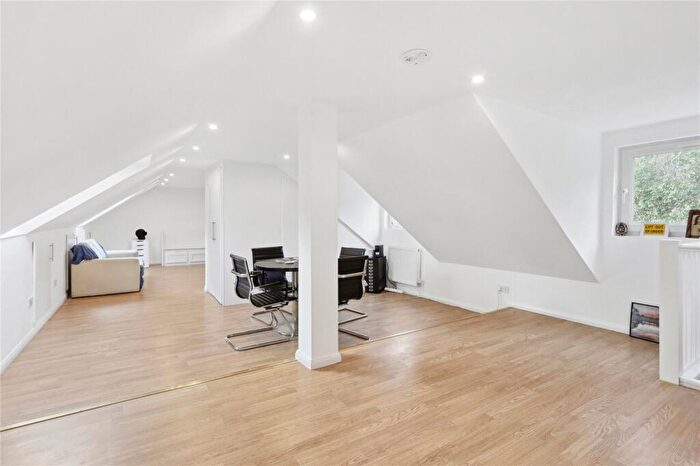 1 Bedroom Apartment To Rent In Seven Hills Road, Cobham, Surrey, KT11