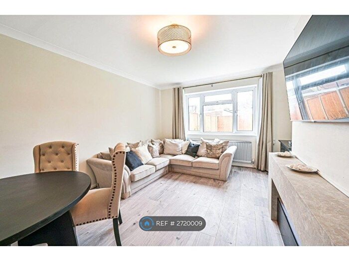 2 Bedroom Flat To Rent In Manor Road, Barnet, EN5