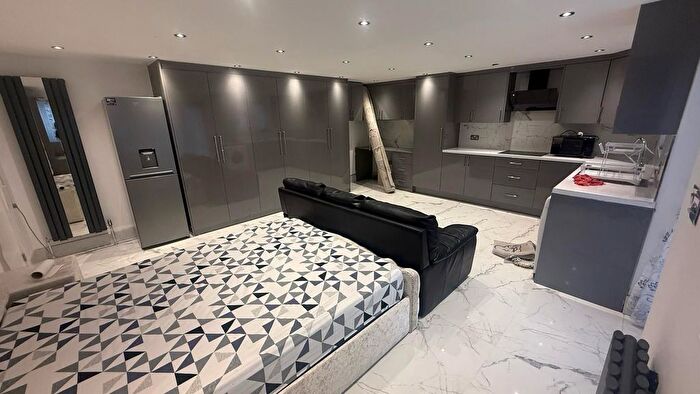 Studio To Rent In Fir Tree Avenue, West Drayton, Greater London, UB7