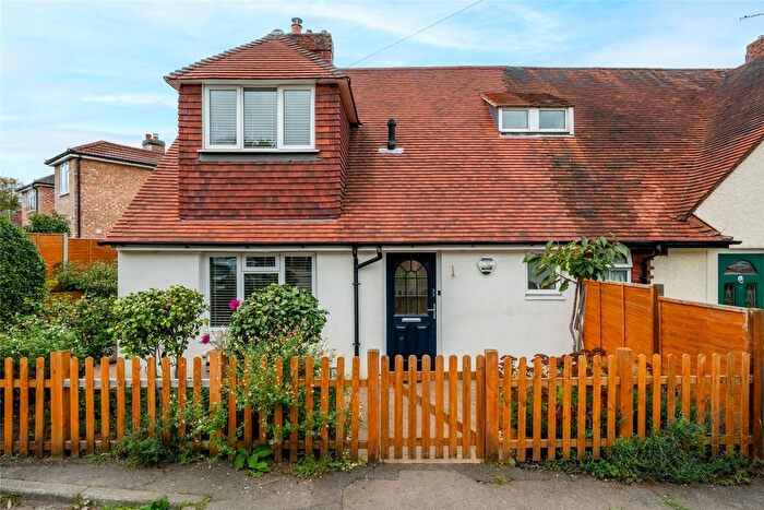 3 Bedroom Semi-detached House For Sale In Poplar Avenue, Leatherhead, Surrey, KT22