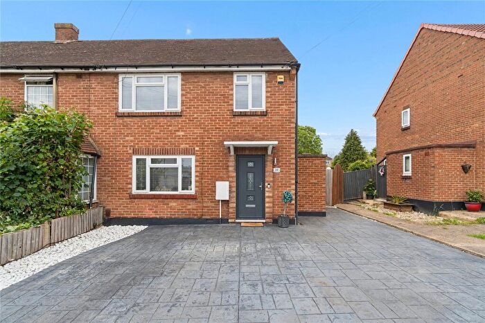 3 Bedroom End Of Terrace House For Sale In Plumpton Avenue, Hornchurch, RM12