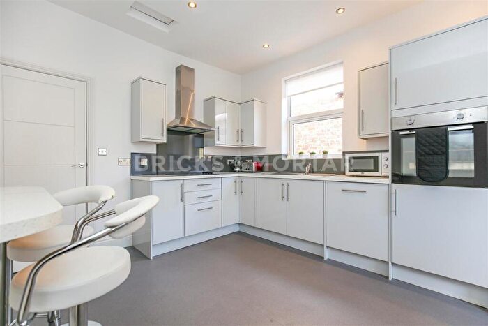 3 Bedroom Maisonette To Rent In (£pppw) Heaton Road, Heaton, Newcastle Upon Tyne, NE6