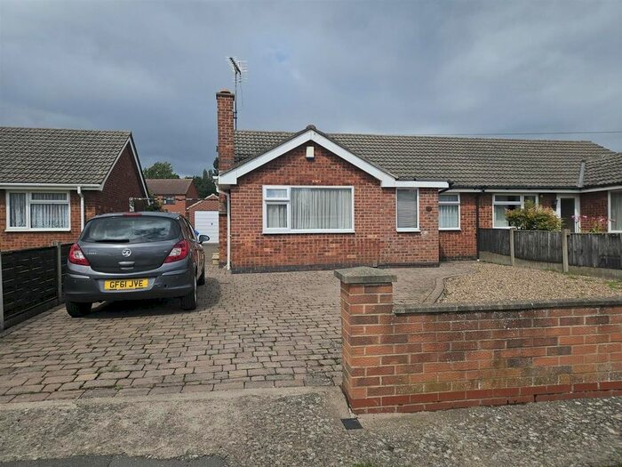 3 Bedroom Semi-Detached Bungalow To Rent In Clement Avenue, Balderton, Newark, NG24