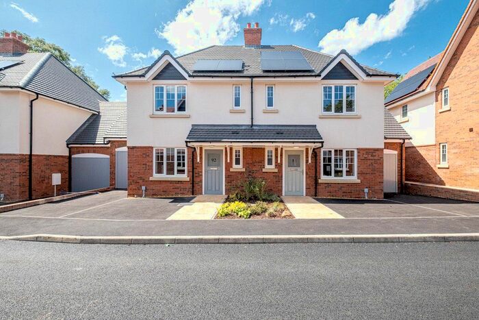 3 Bedroom Semi-Detached House To Rent In Woodleigh Avenue, Birmingham, West Midlands, B17