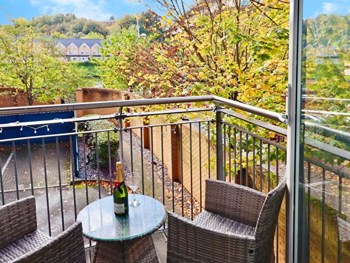 2 Bedroom Flat For Sale In Victoria Wharf, Cardiff, CF11