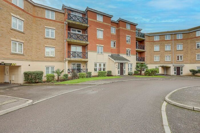 2 Bedroom Flat To Rent In Retort Close, Southend-On-Sea, SS1