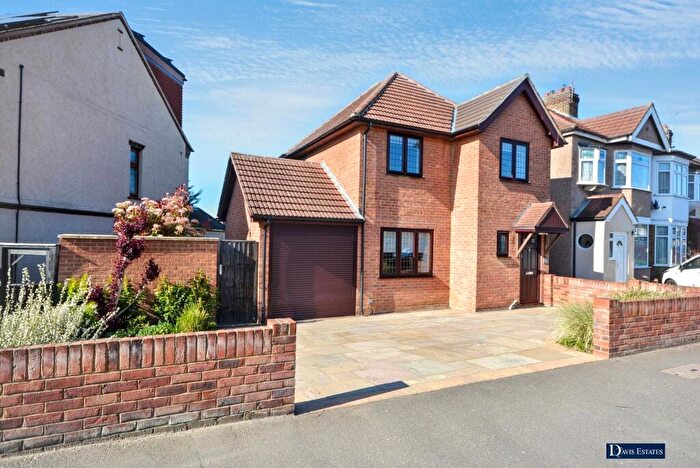 3 Bedroom Detached House For Sale In Carlton Road, Gidea Park, Romford, RM2